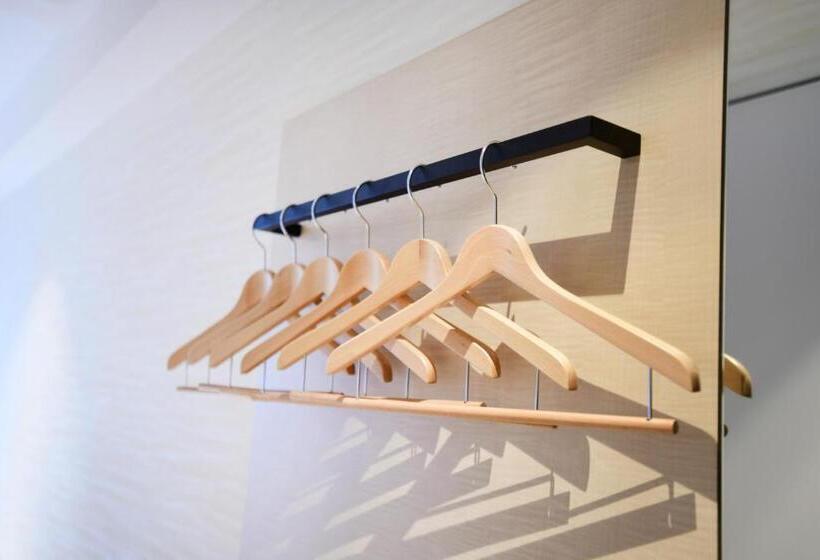 Семейный Номер, Iam