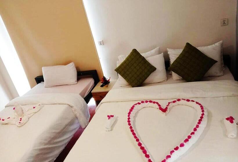 バルコニー付きスタンダードルーム, Redhouse