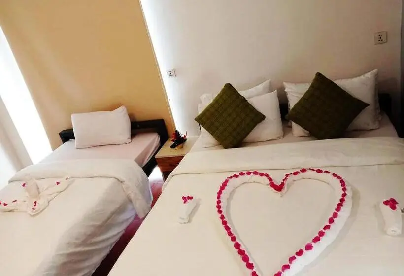 اتاق استاندارد با بالکن, Redhouse