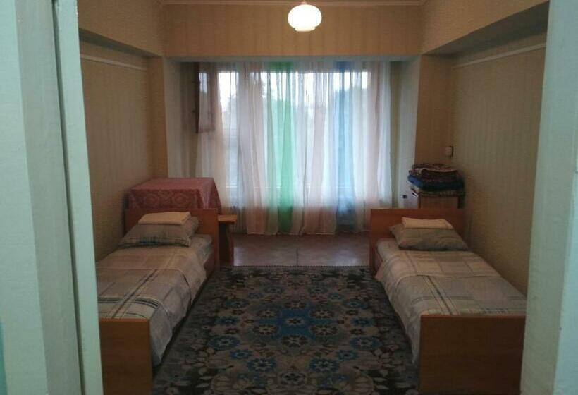 اتاق اکونومی, готель на автовокзалі