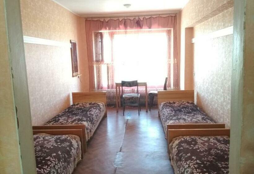 Economy Quadruple Room, готель на автовокзалі