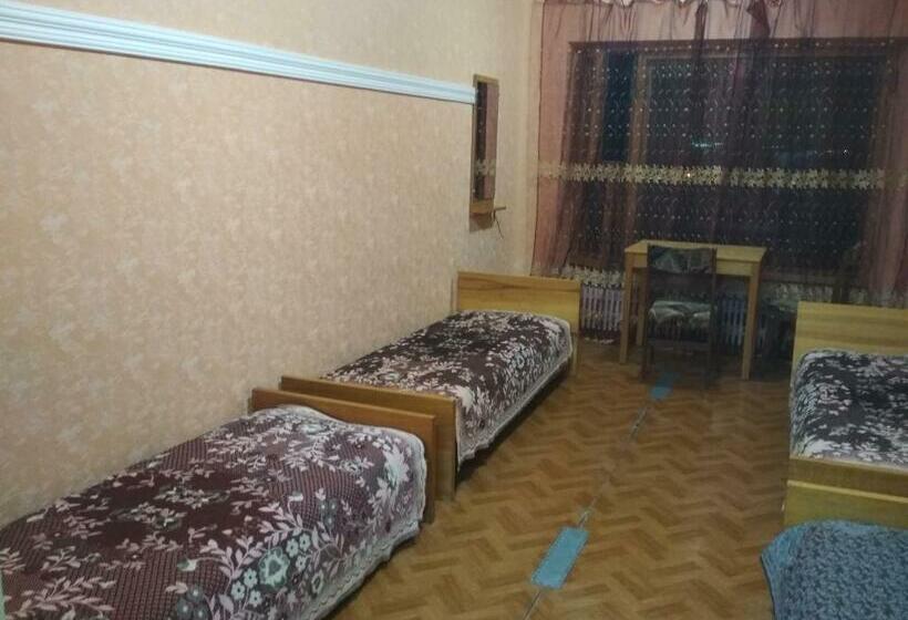 Economy Quadruple Room, готель на автовокзалі