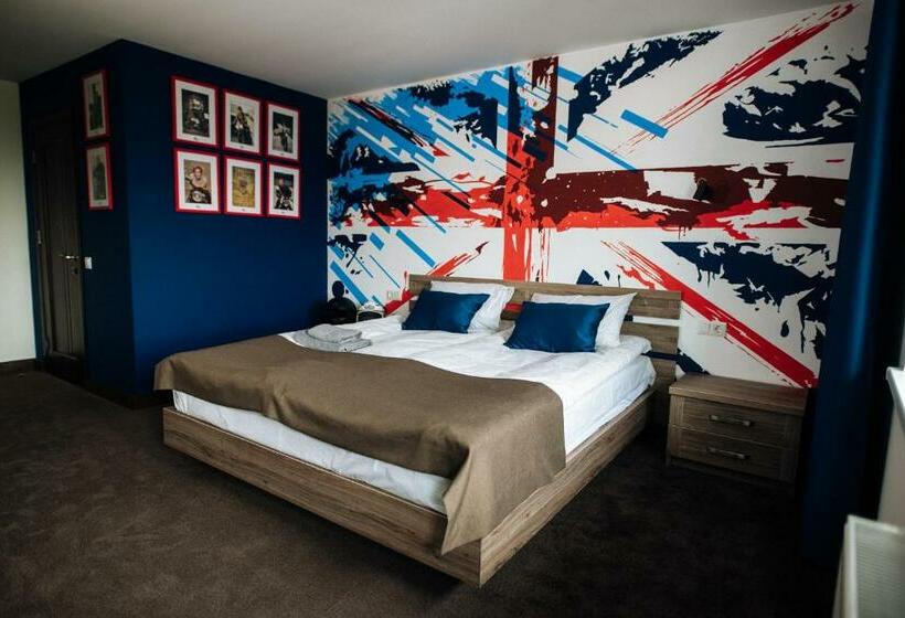 اتاق سوپریور, Clubhouse