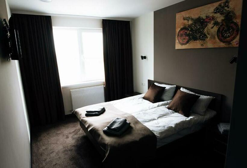 اتاق استاندارد, Clubhouse