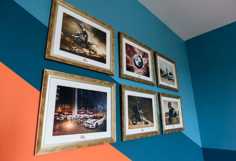 اتاق استاندارد, Clubhouse