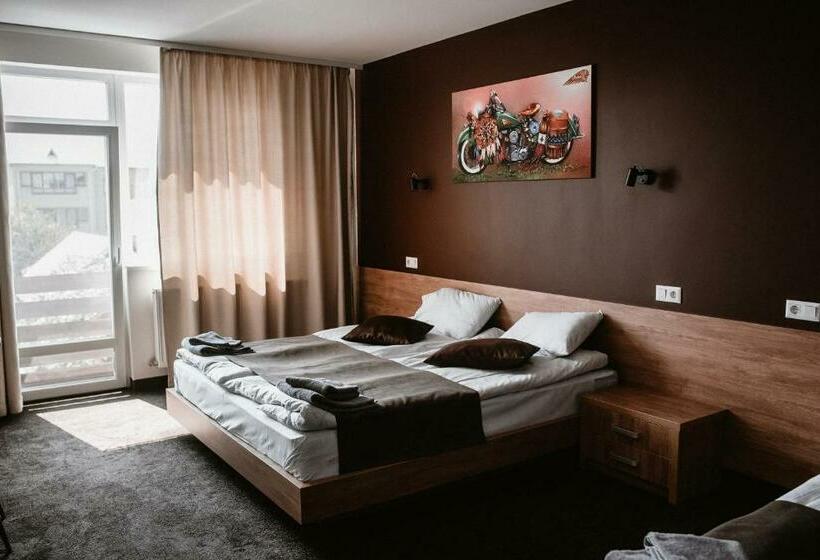 اتاق سوپریور سه تخته, Clubhouse