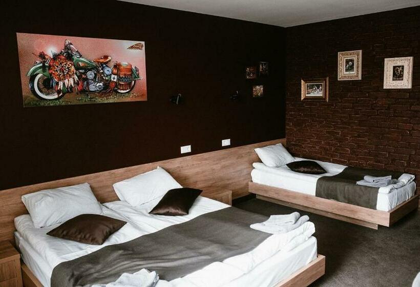 اتاق سوپریور سه تخته, Clubhouse