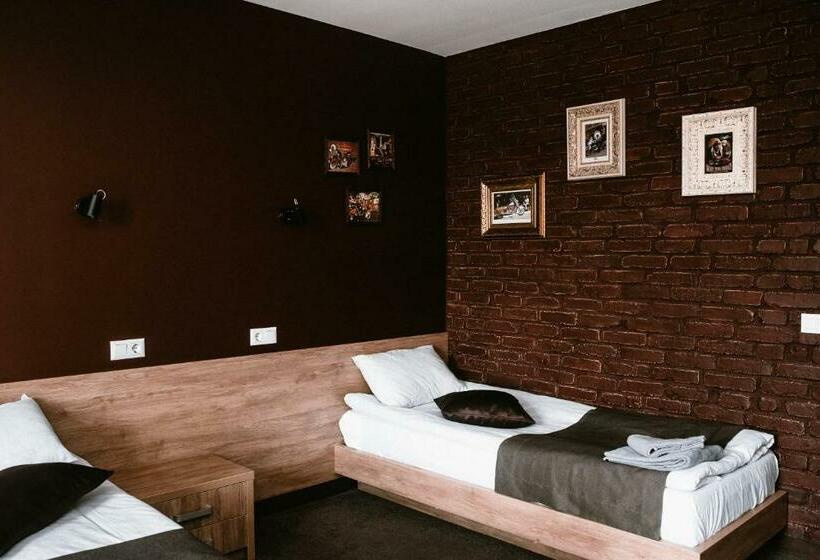 اتاق سوپریور سه تخته, Clubhouse