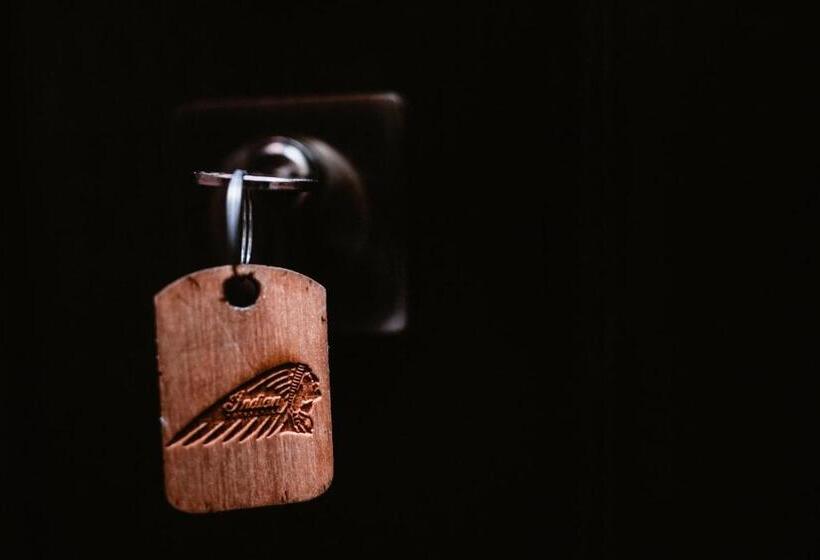 اتاق سوپریور سه تخته, Clubhouse