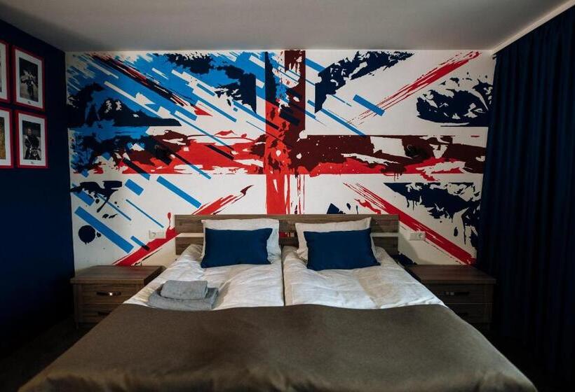 اتاق سوپریور, Clubhouse