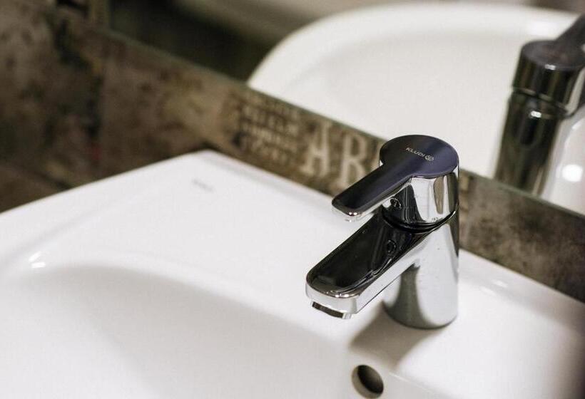 سوییت جونیور, Clubhouse