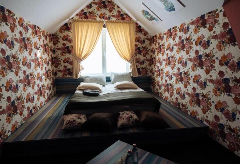 اتاق استاندارد, Clubhouse