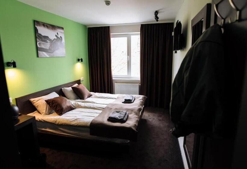 اتاق استاندارد, Clubhouse