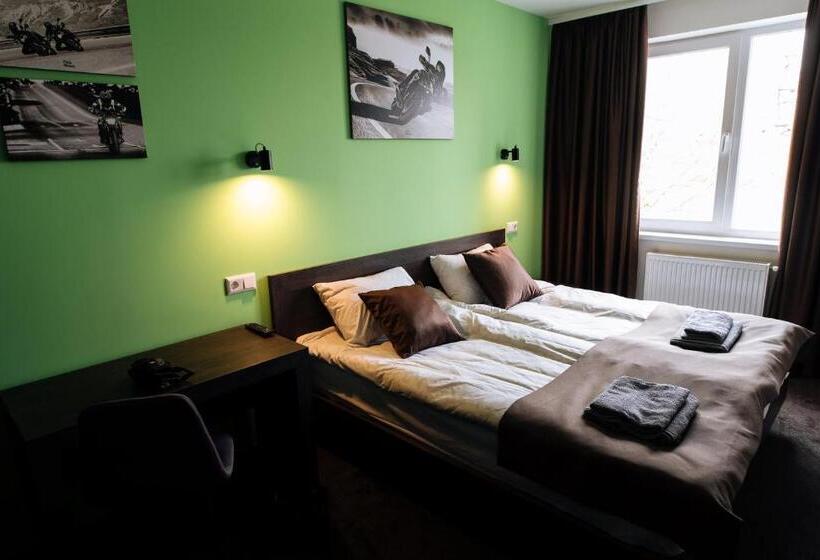 اتاق استاندارد, Clubhouse