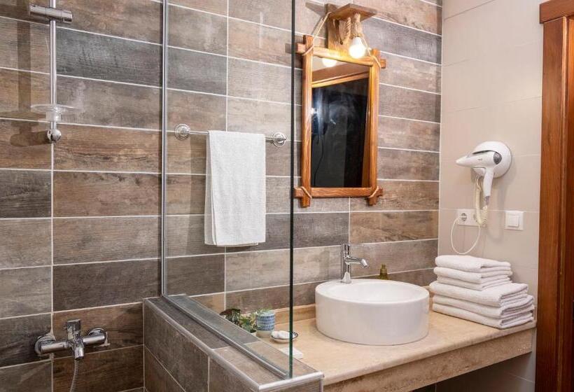 带花园景观的标准三人间, Salkım Otel Gökçeada