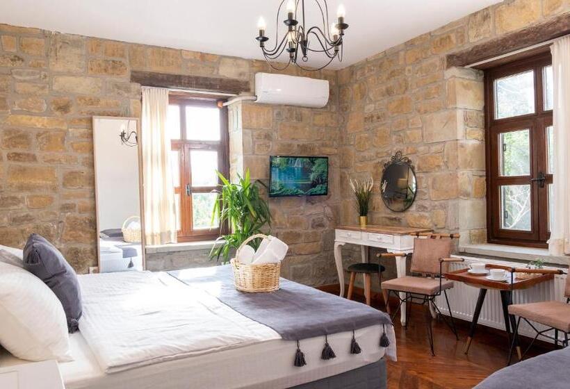 带花园景观的标准三人间, Salkım Otel Gökçeada