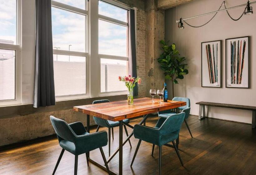 スーペリアスタジオ, Reside Houston Downtown, A Wyndham Residence