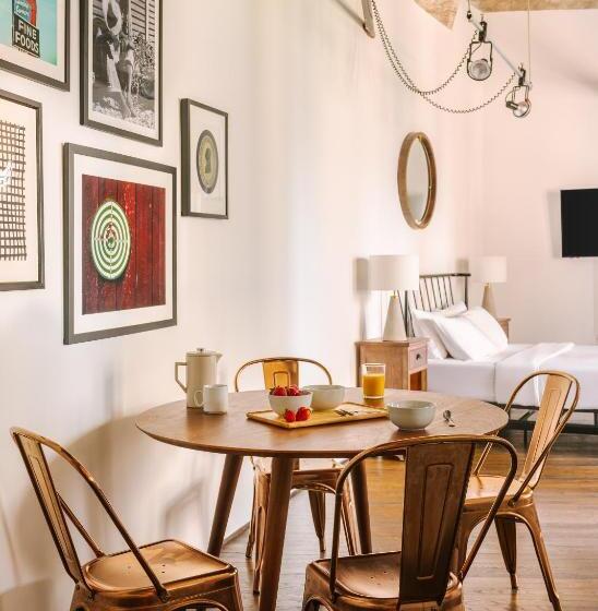 スタンダードスタジオ, Reside Houston Downtown, A Wyndham Residence