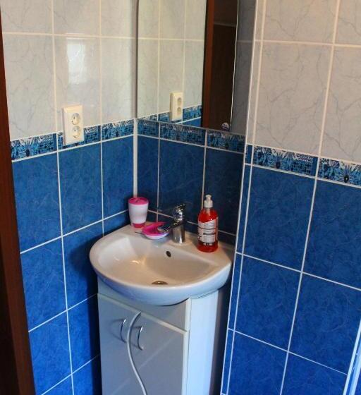 اتاق اکونومی, Cafe Motel Goryanka