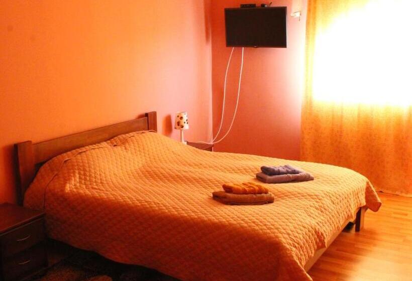 اتاق خانوادگی, Cafe Motel Goryanka