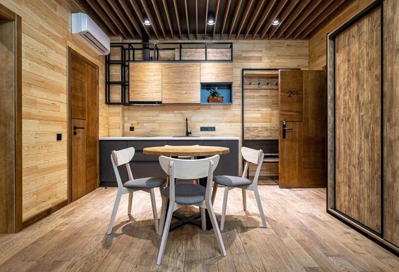 استودیوی استاندارد, Chalet Du Mont