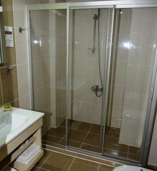 标准三人间, Enar