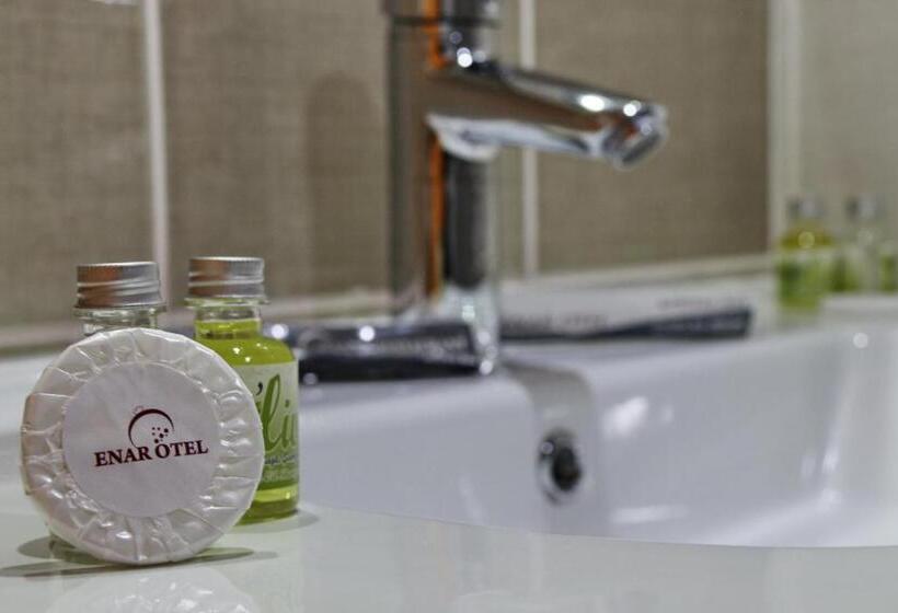 标准单人间, Enar