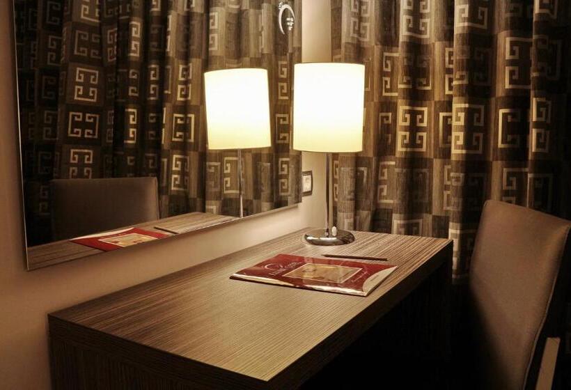 标准三人间, Enar