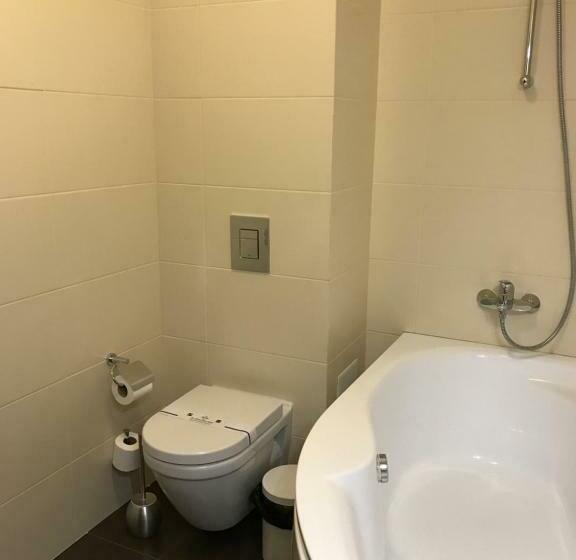 סוויטה עם מרפסת, Ferdinand