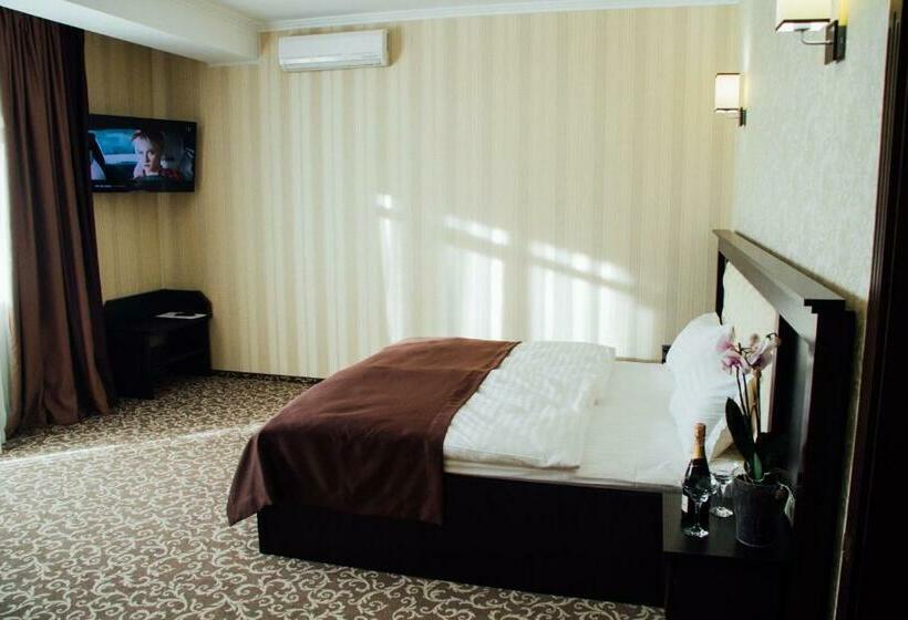 סוויטה עם מרפסת, Ferdinand