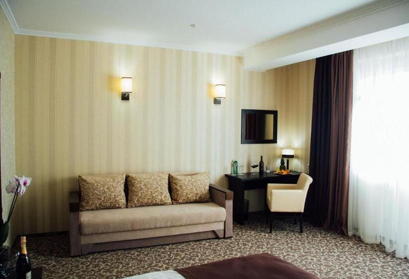 סוויטה עם מרפסת, Ferdinand