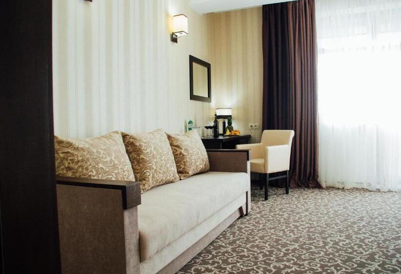 סוויטה עם מרפסת, Ferdinand