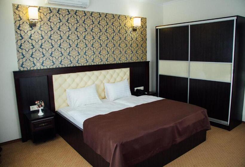 חדר משפחתי, Ferdinand