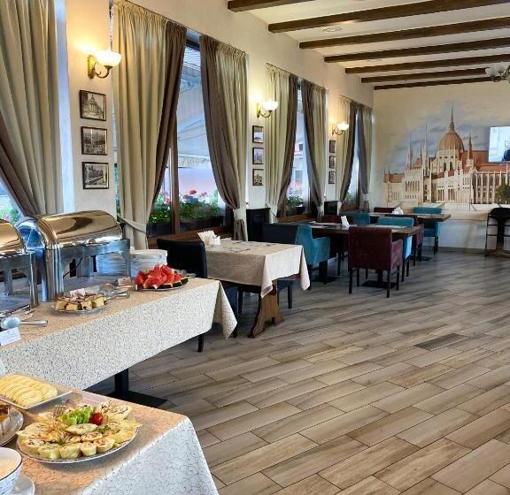 חדר משפחתי, Ferdinand