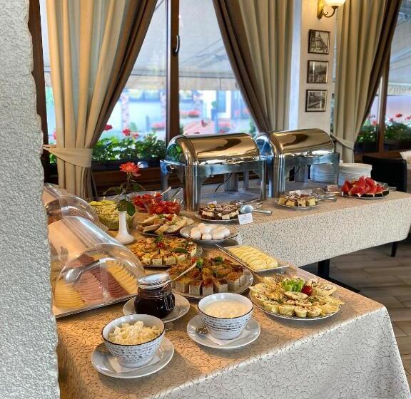 חדר משפחתי, Ferdinand