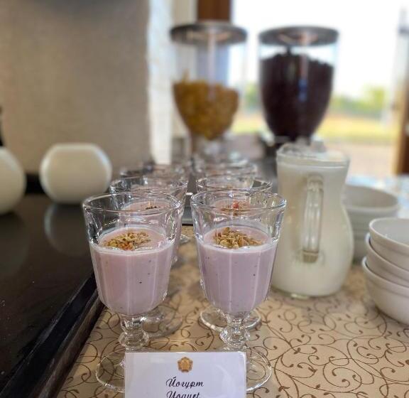 סוויטה עם מרפסת, Ferdinand