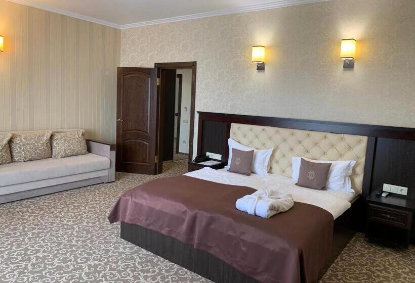 סוויטה עם מרפסת, Ferdinand