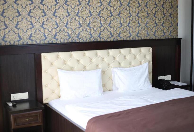 חדר משפחתי, Ferdinand