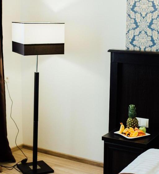 חדר משפחתי, Ferdinand