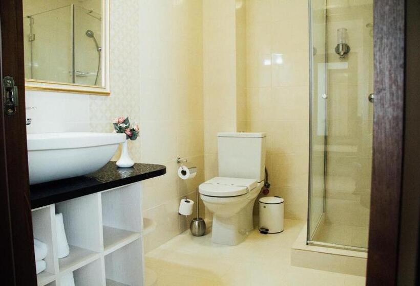 חדר משפחתי, Ferdinand