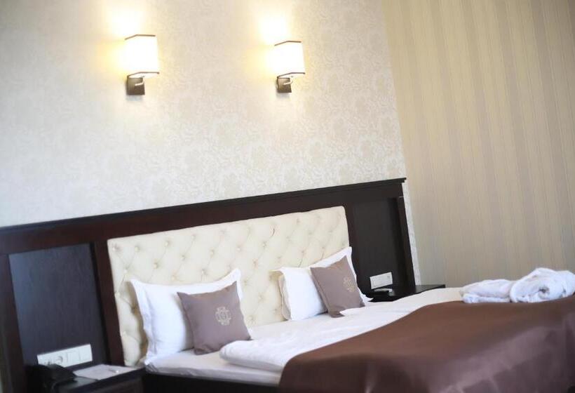 סוויטה עם מרפסת, Ferdinand