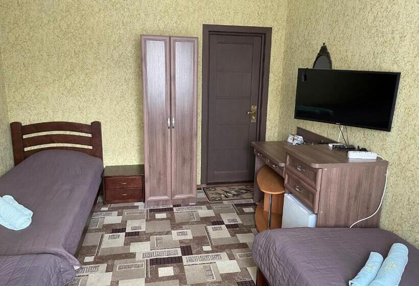 اتاق استاندارد سه نفره, отель Natali