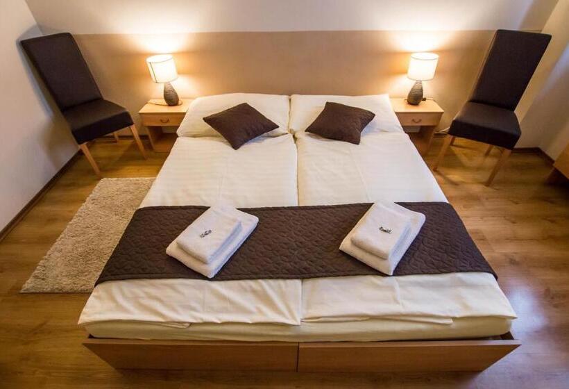 غرفة قياسية, Penzion Fit   Contactless Check In