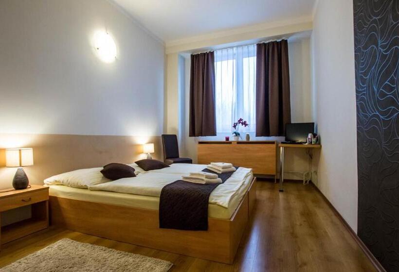 غرفة قياسية, Penzion Fit   Contactless Check In