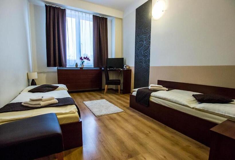 غرفة قياسية, Penzion Fit   Contactless Check In