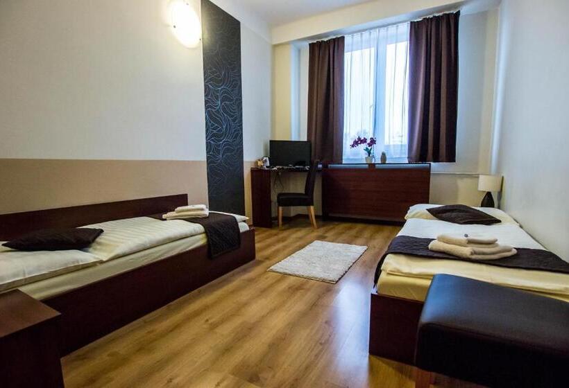 غرفة قياسية, Penzion Fit   Contactless Check In