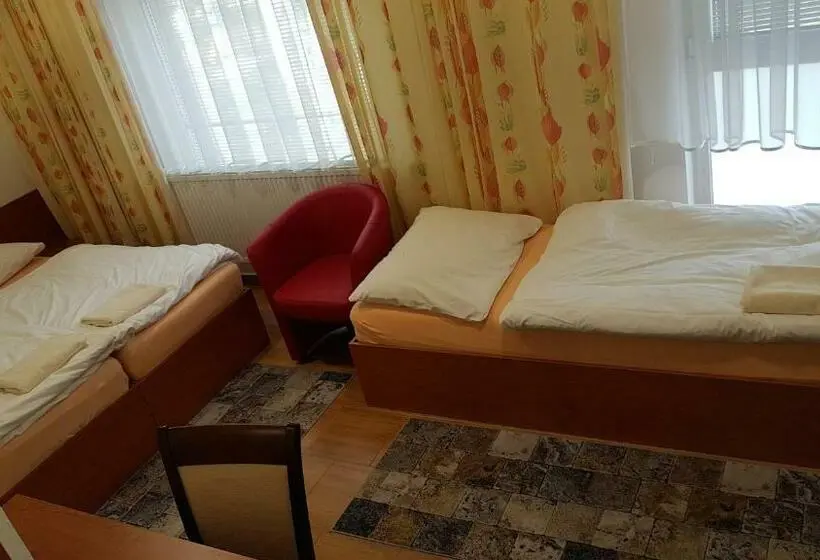 اتاق کلاسیک سه تخته, Penzion Pko Nitra