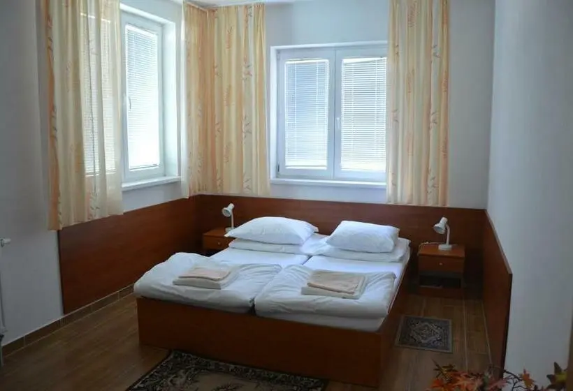 اتاق کلاسیک سه تخته, Penzion Pko Nitra