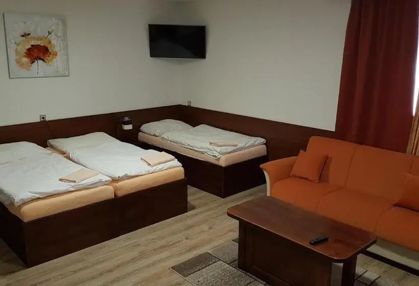 اتاق کلاسیک چهارنفره, Penzion Pko Nitra