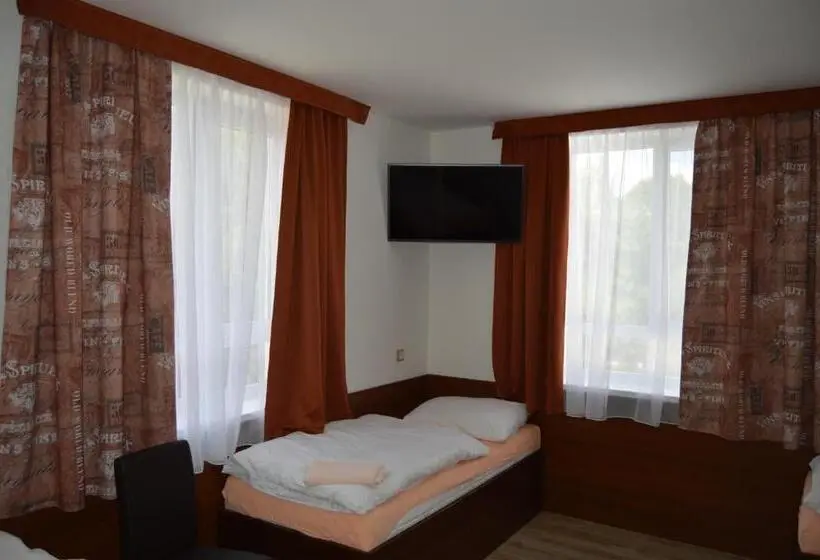 اتاق کلاسیک چهارنفره, Penzion Pko Nitra